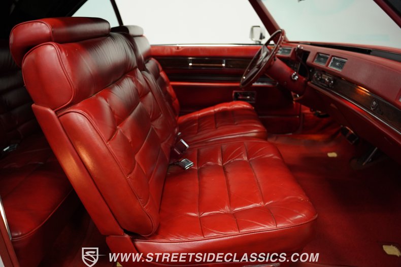Cadillac-Eldorado-1976-Cotillion-White-Firethorn-Red-49