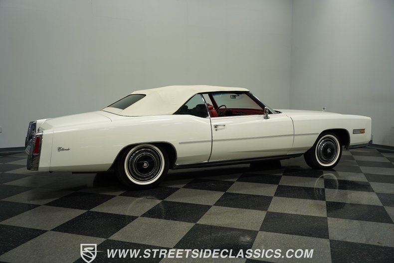 Cadillac-Eldorado-1976-Cotillion-White-Firethorn-Red-6