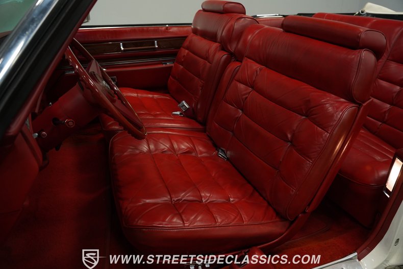 Cadillac-Eldorado-1976-Cotillion-White-Firethorn-Red-8