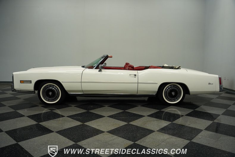 Cadillac-Eldorado-1976-Cotillion-White-Firethorn-Red-9