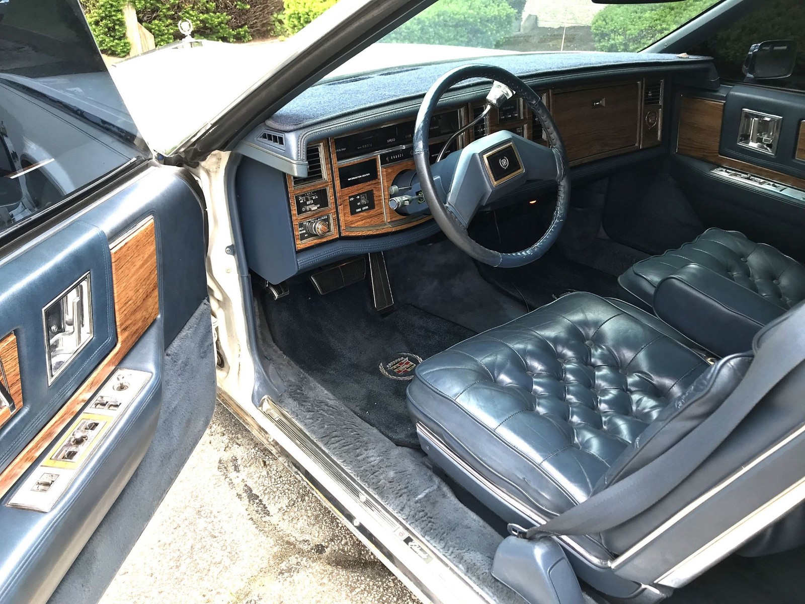 Cadillac-Eldorado-1985-Biarritz-14