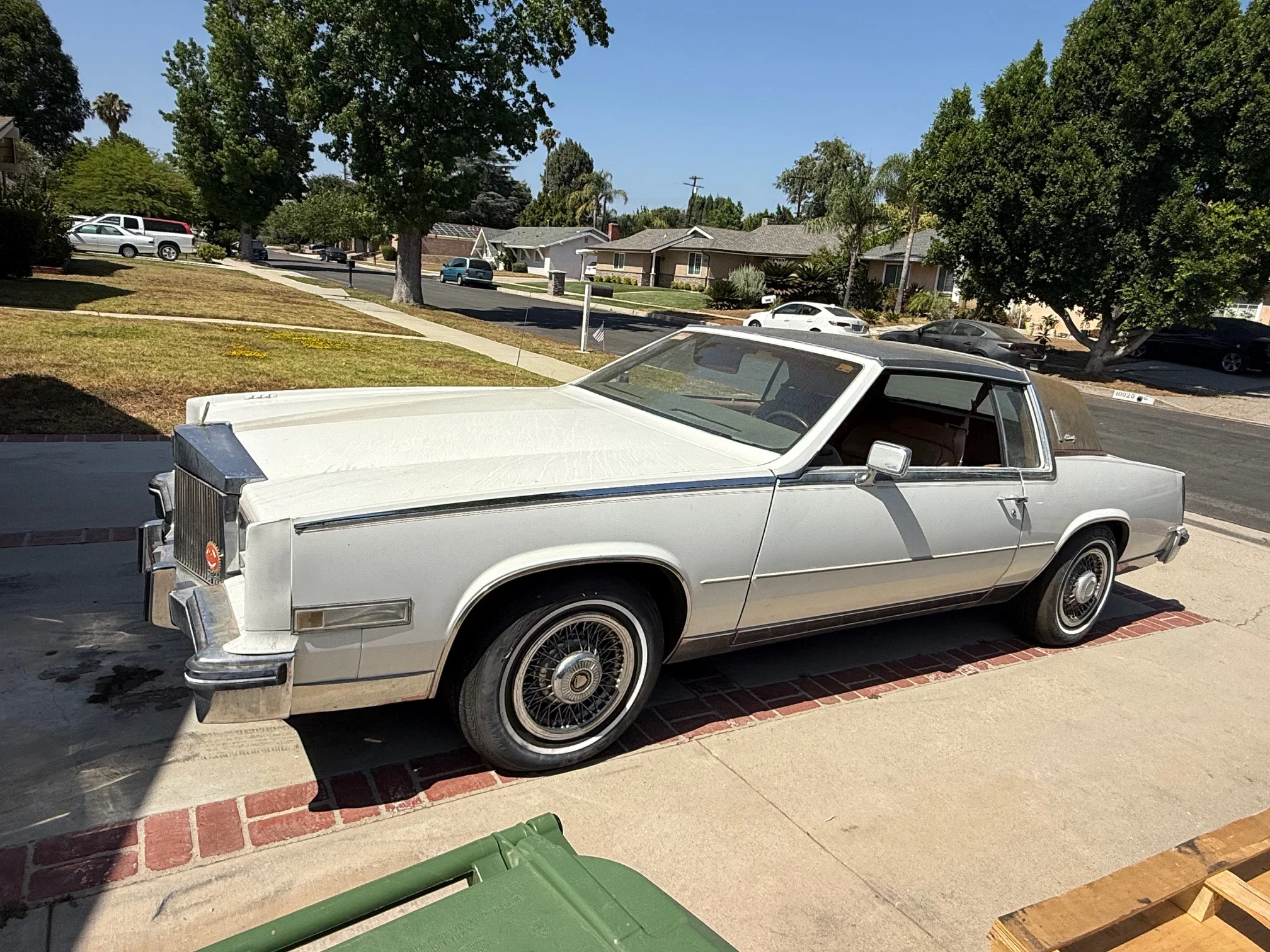 Cadillac-Eldorado-biarritz-1984-White-Brown-1