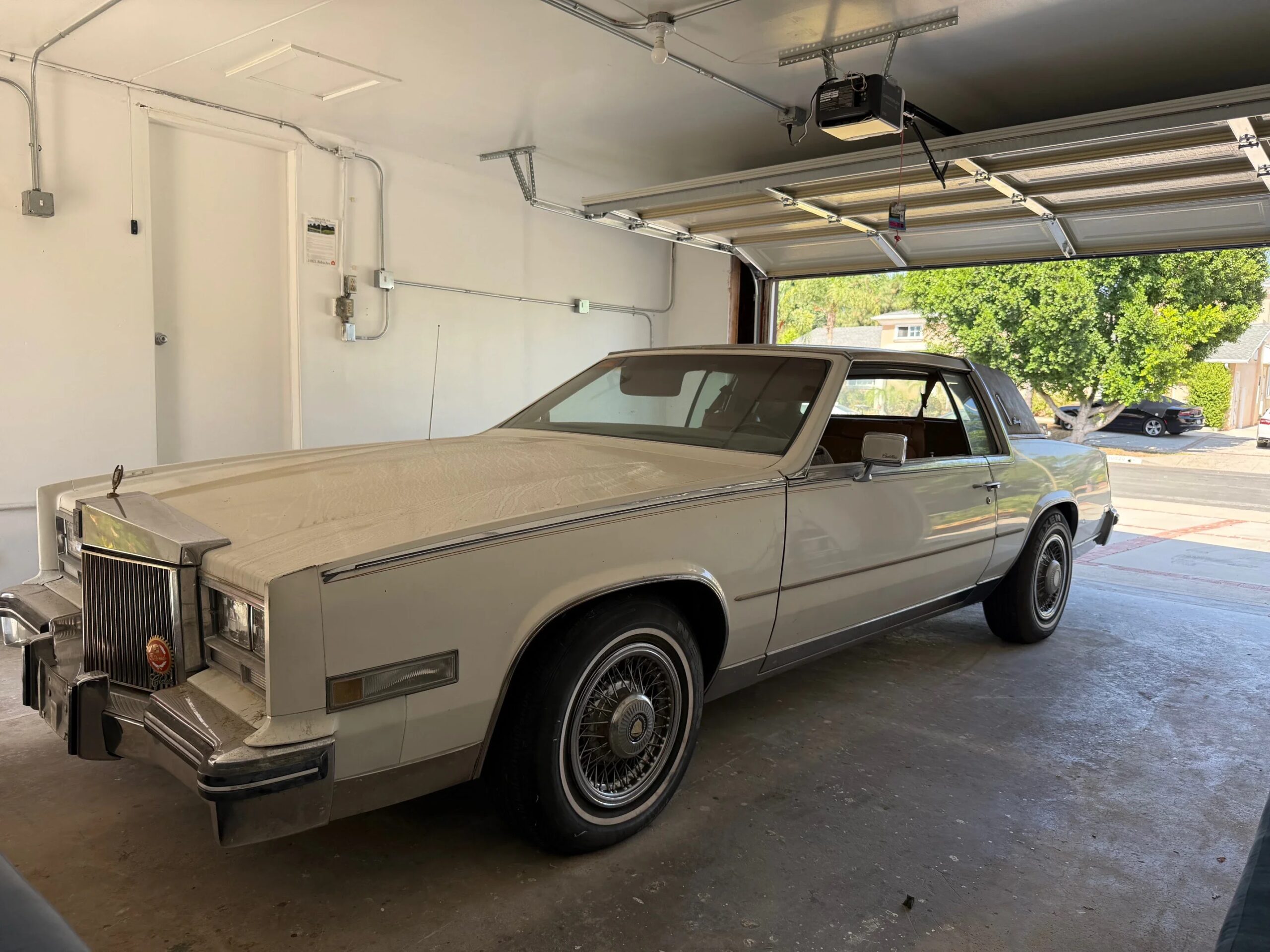 Cadillac-Eldorado-biarritz-1984-White-Brown-14