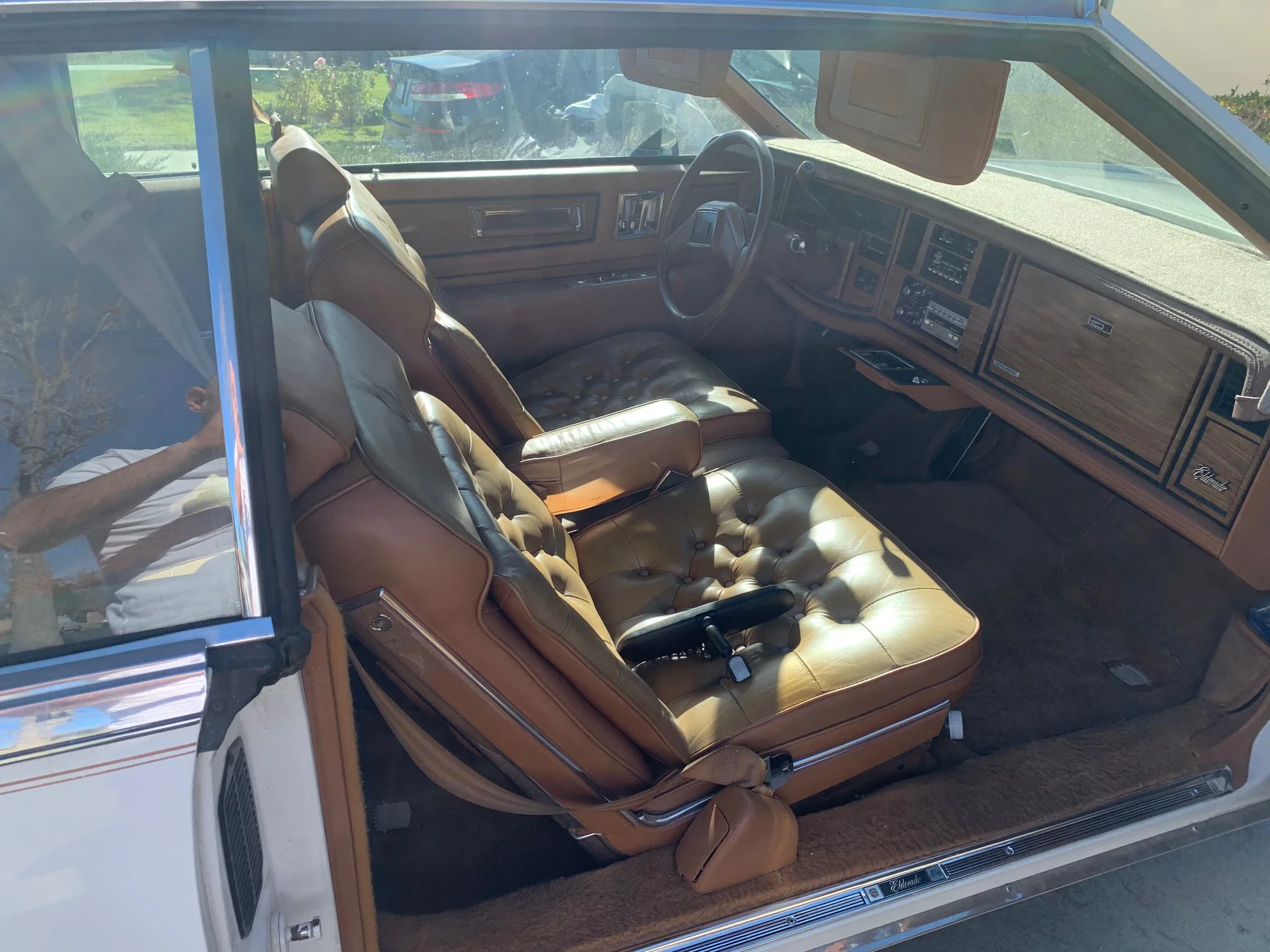 Cadillac-Eldorado-biarritz-1984-White-Brown-15