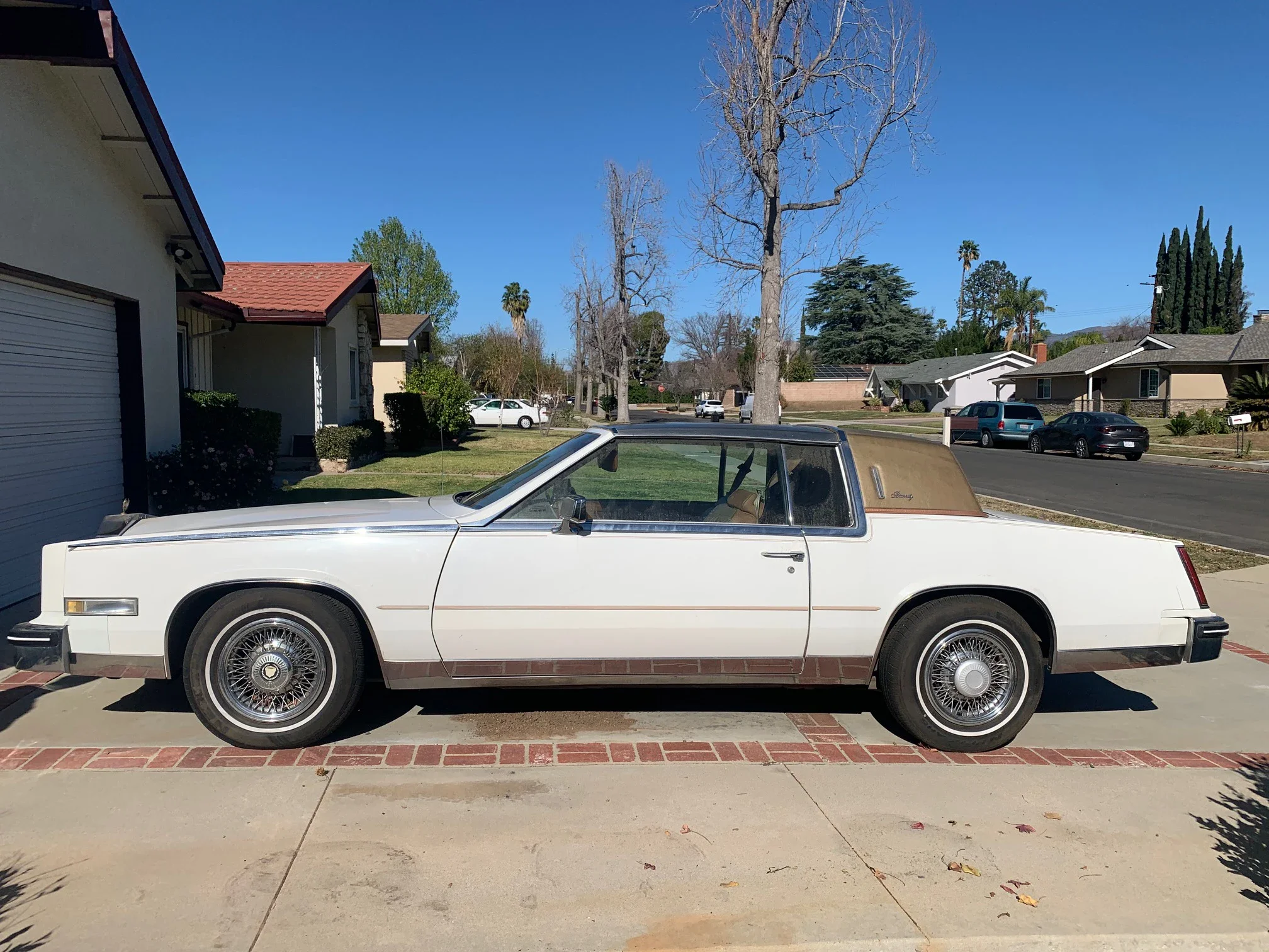 Cadillac-Eldorado-biarritz-1984-White-Brown-2
