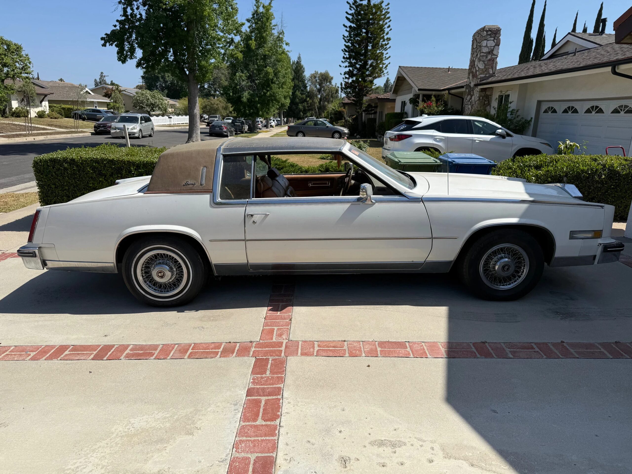 Cadillac-Eldorado-biarritz-1984-White-Brown-3