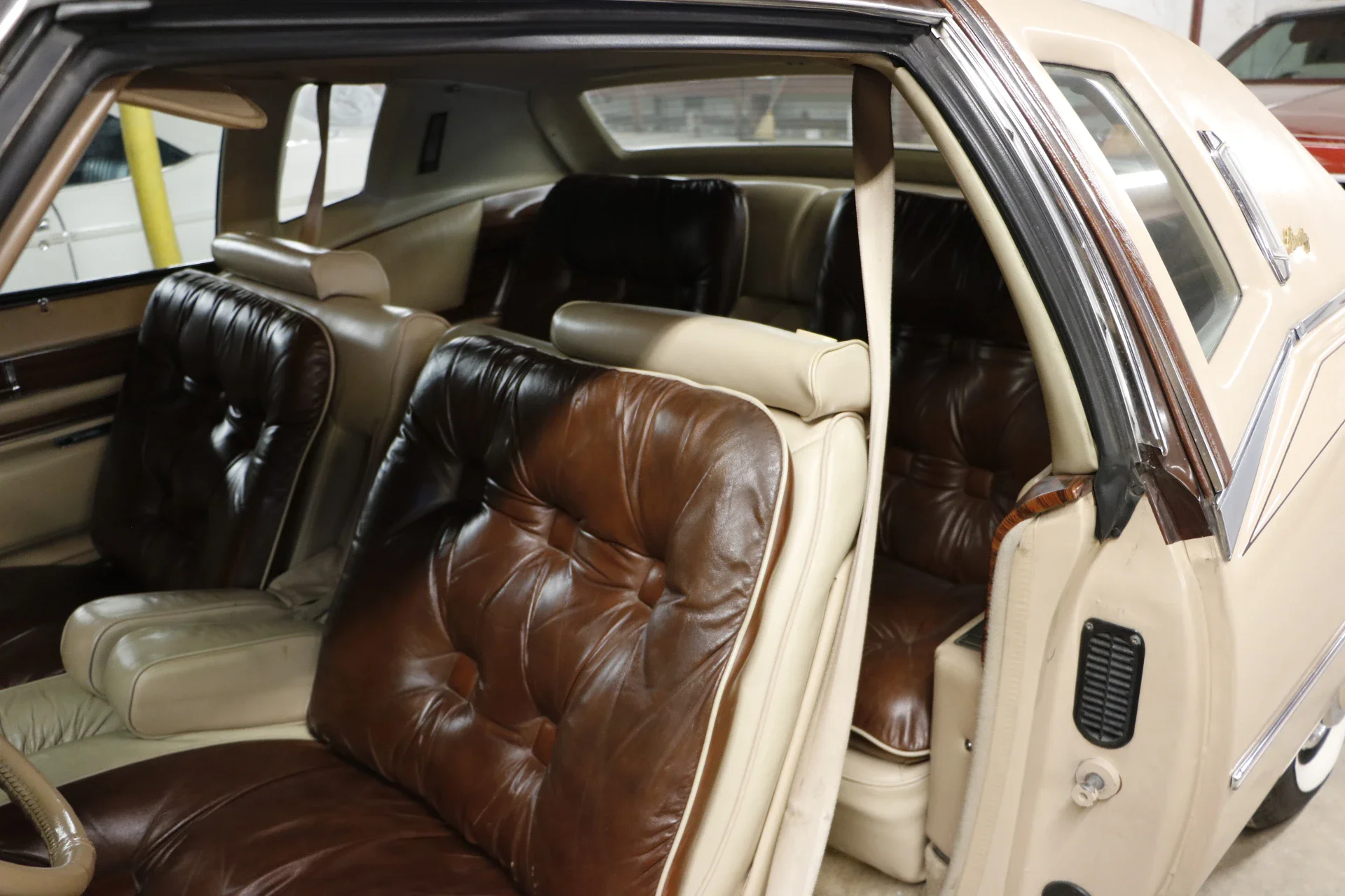 Cadillac-Eldorado-coupe-1978-Beige-Beige-10