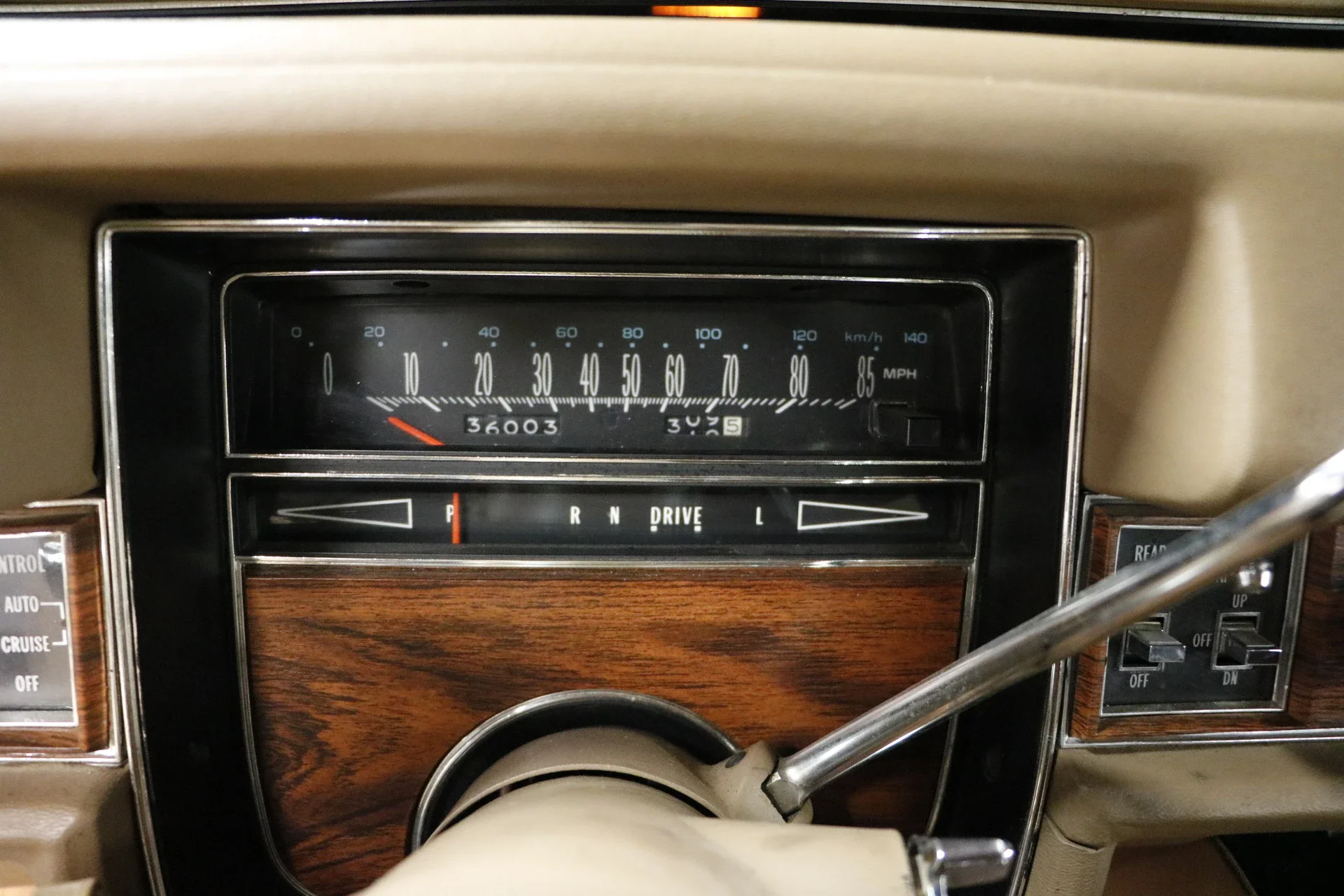 Cadillac-Eldorado-coupe-1978-Beige-Beige-13