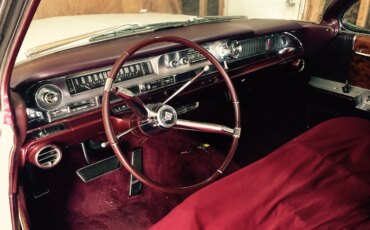 Cadillac-Fleetwood-1962-White-Burgundy-1