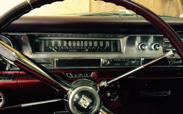 Cadillac-Fleetwood-1962-White-Burgundy-2