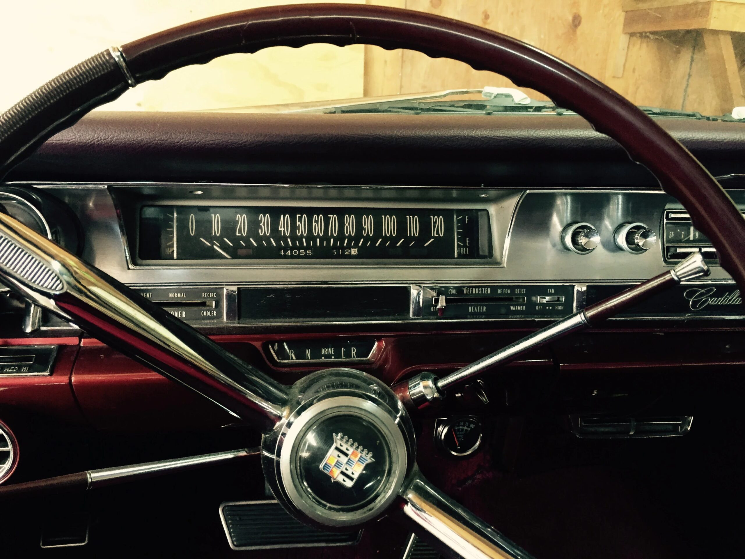 Cadillac-Fleetwood-1962-White-Burgundy-2