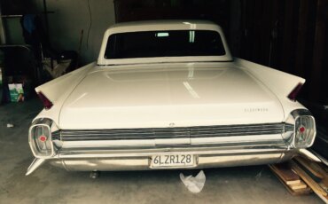 Cadillac-Fleetwood-1962-White-Burgundy-3