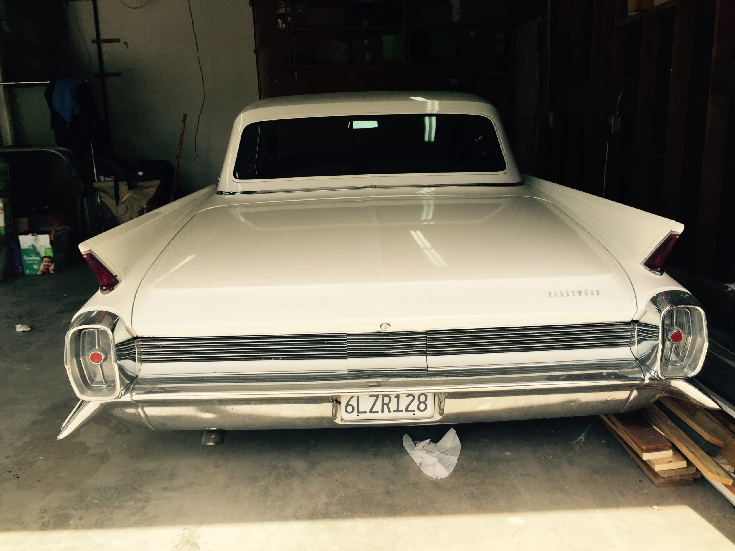 Cadillac-Fleetwood-1962-White-Burgundy-3