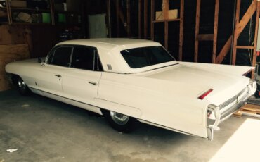 Cadillac-Fleetwood-1962-White-Burgundy