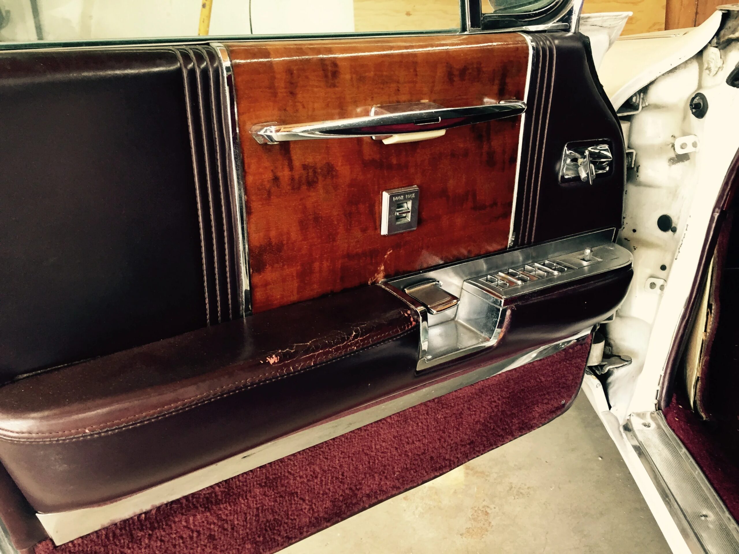 Cadillac-Fleetwood-1962-White-Burgundy-4