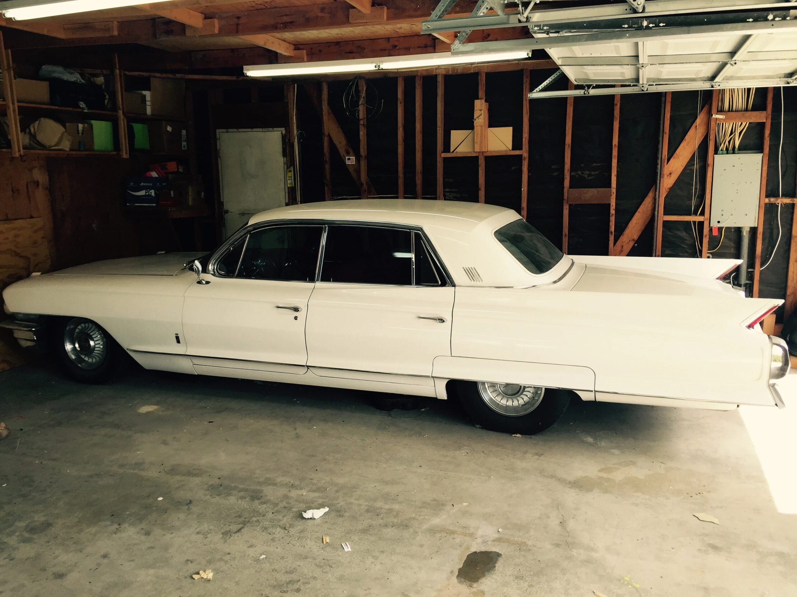 Cadillac-Fleetwood-1962-White-Burgundy-7