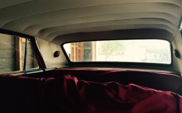 Cadillac-Fleetwood-1962-White-Burgundy-8