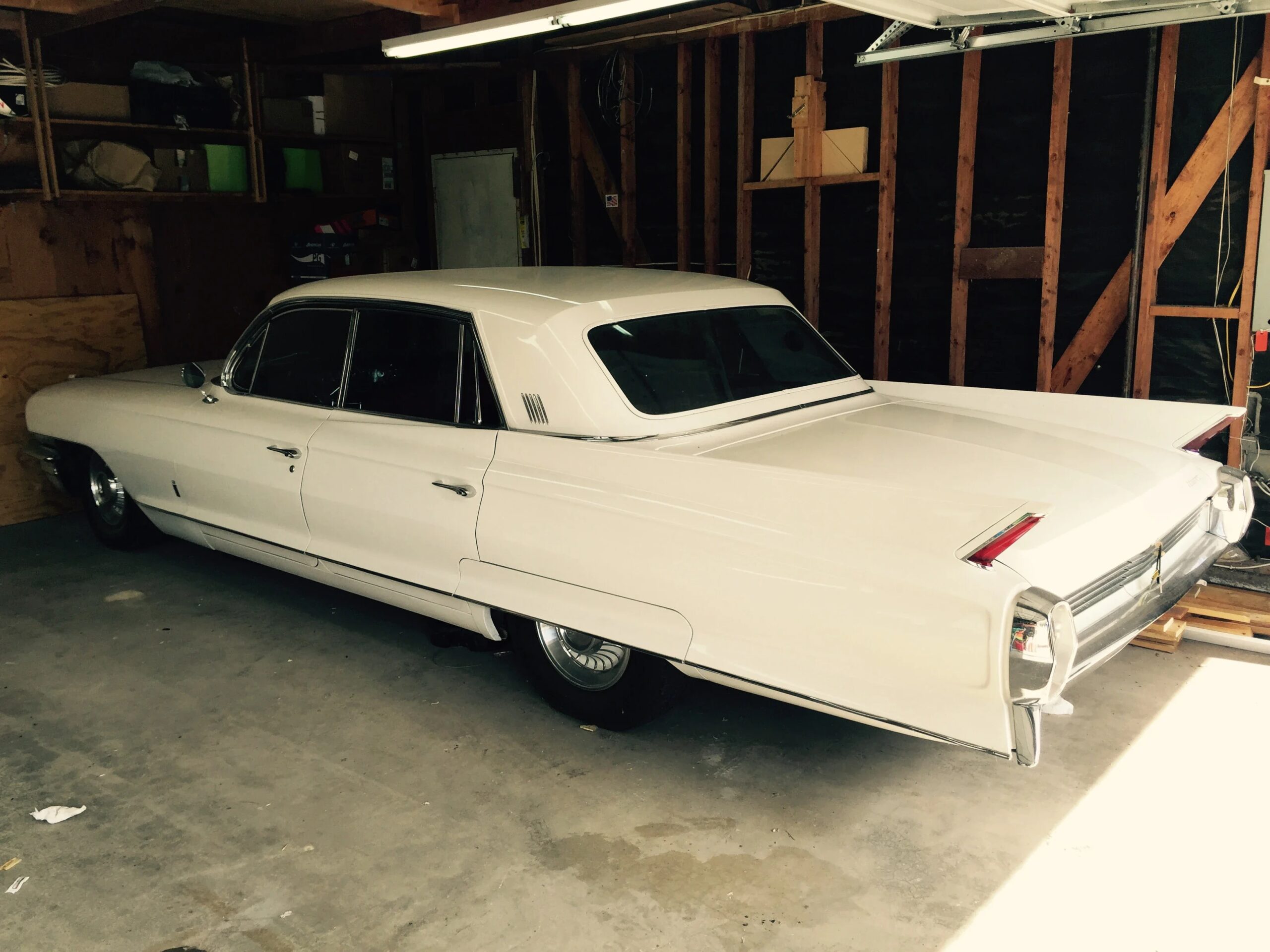 Cadillac-Fleetwood-1962-White-Burgundy
