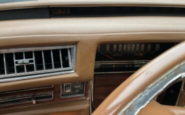 Cadillac-Fleetwood-1976-Sedan-10