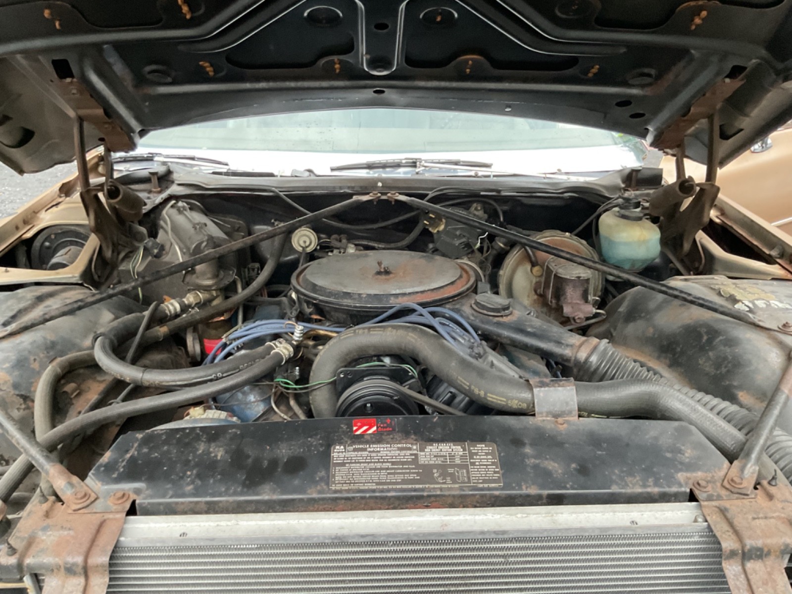 Cadillac-Fleetwood-1976-Sedan-4