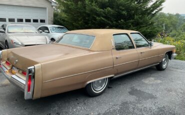 Cadillac-Fleetwood-1976-Sedan-7