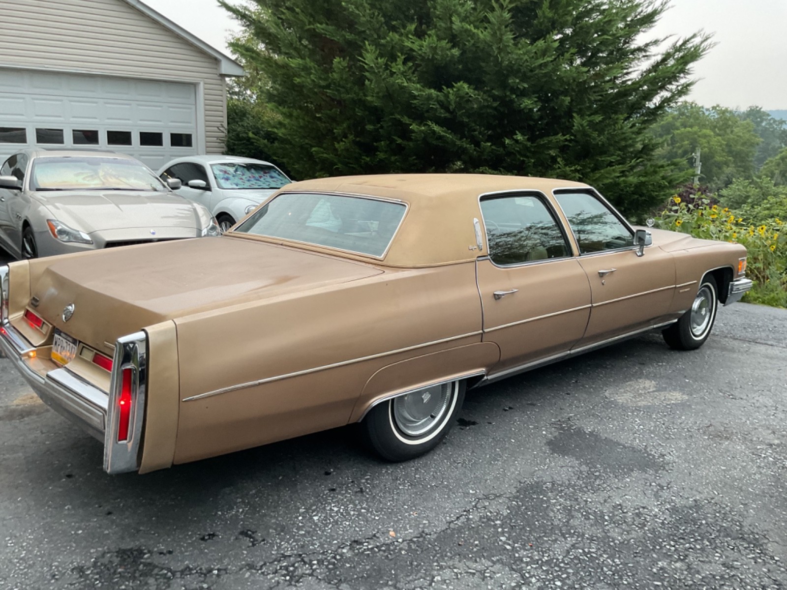 Cadillac-Fleetwood-1976-Sedan-7
