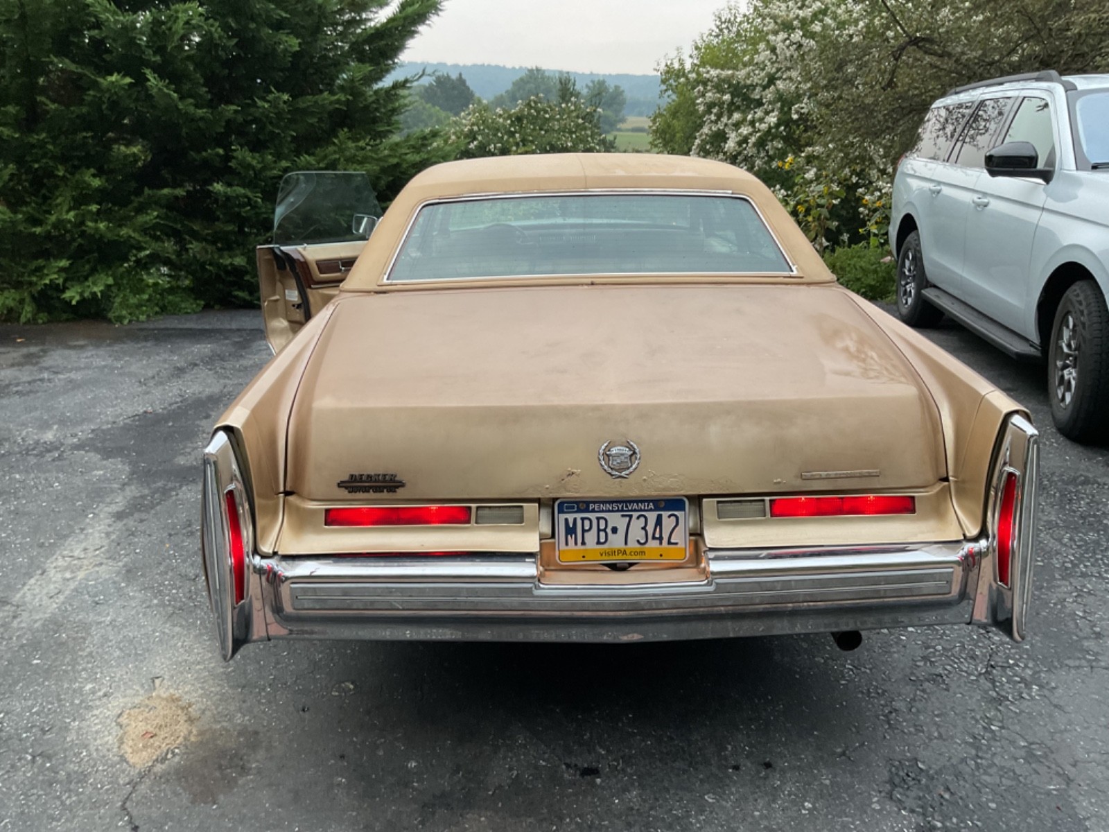 Cadillac-Fleetwood-1976-Sedan-8