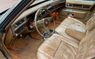 Cadillac-Fleetwood-1976-Sedan-9