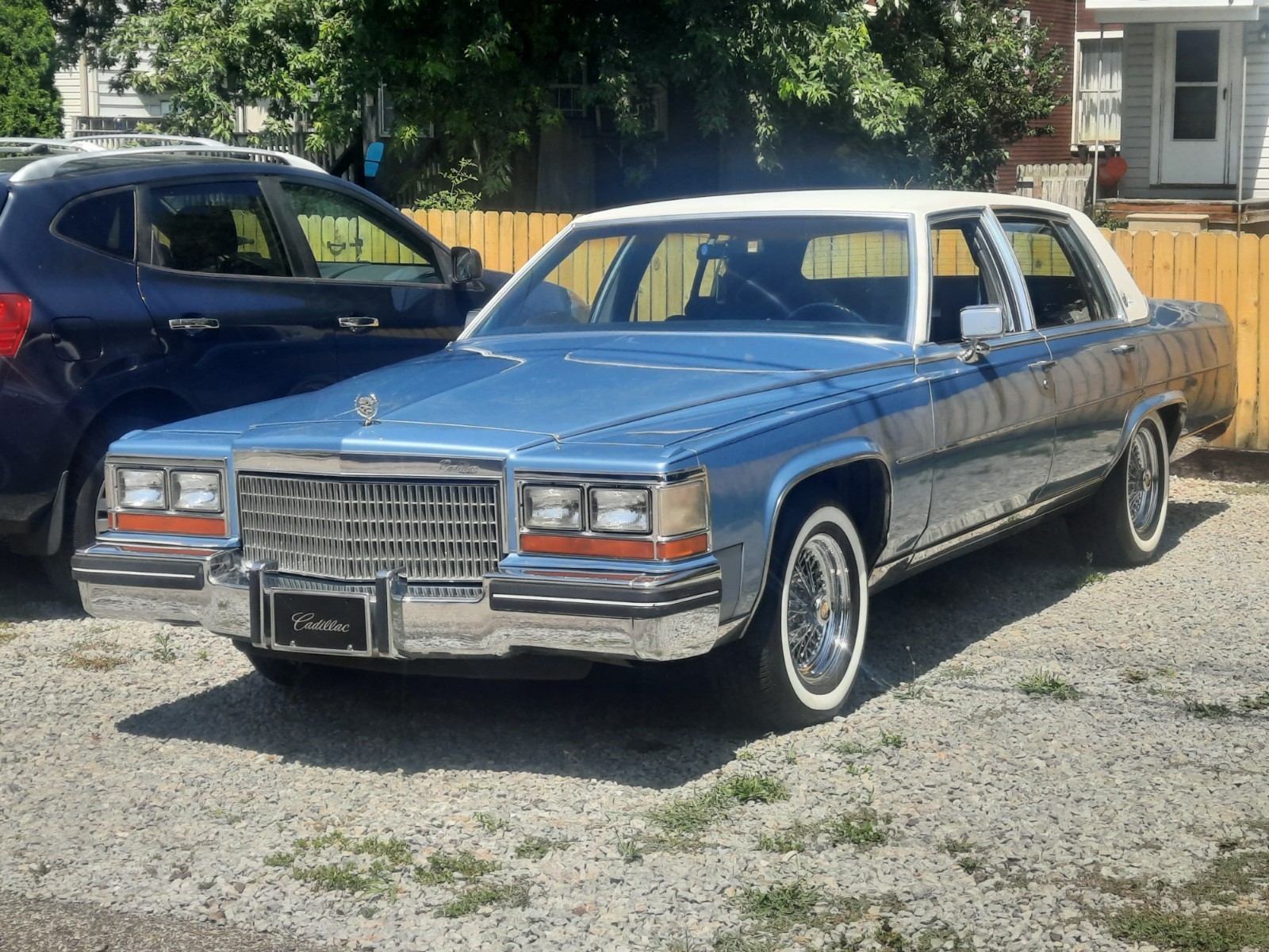 Cadillac-Fleetwood-1980-Sedan-17