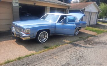 Cadillac-Fleetwood-1980-Sedan-9