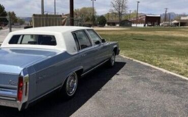 Cadillac-Fleetwood-1986-Blue-Blue-4