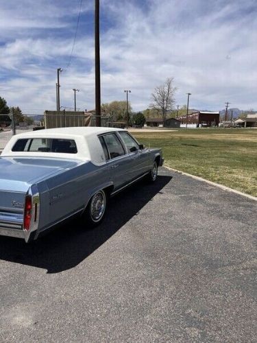 Cadillac-Fleetwood-1986-Blue-Blue-4