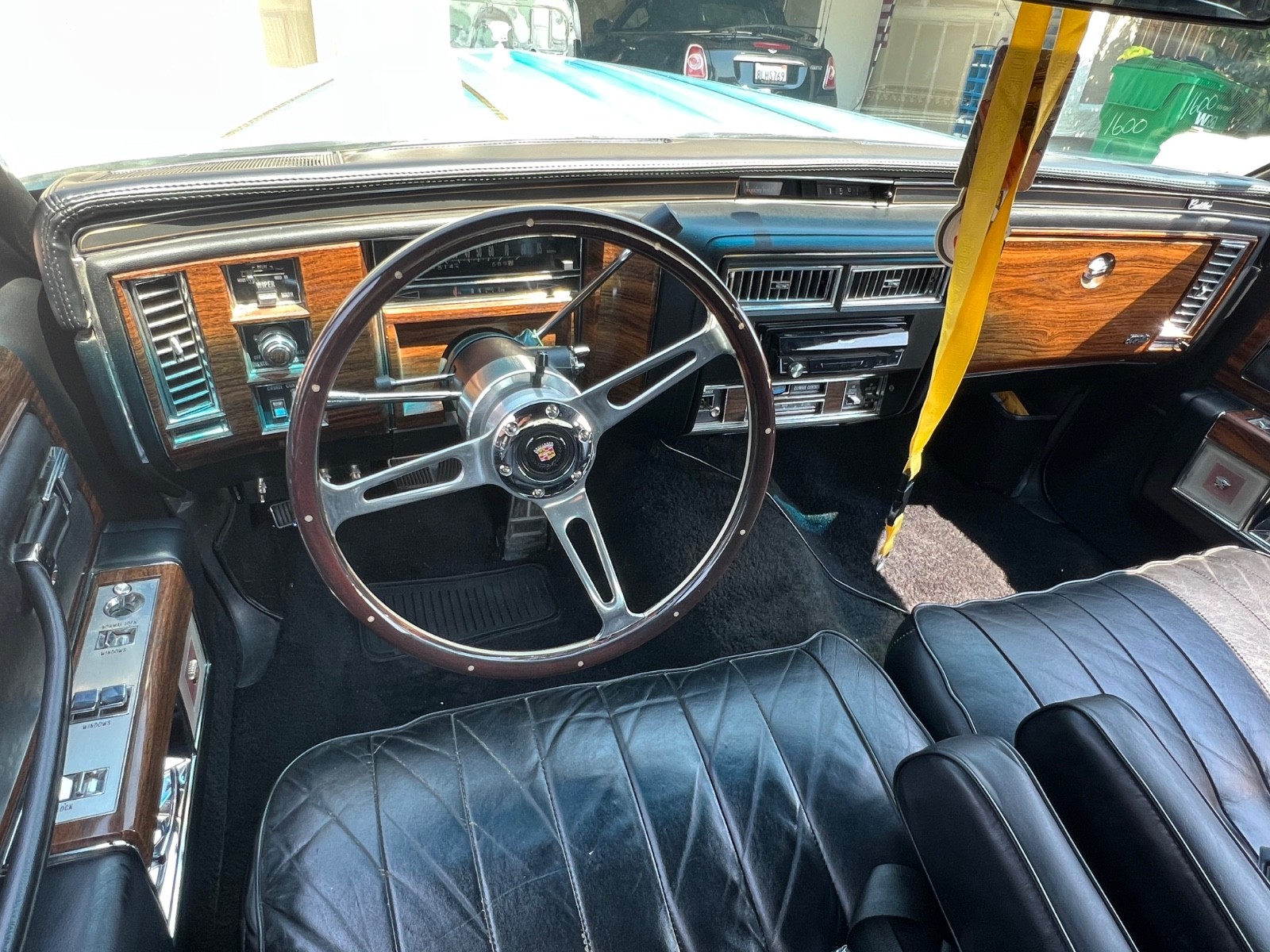 Cadillac-Other-1977-Coupe-24