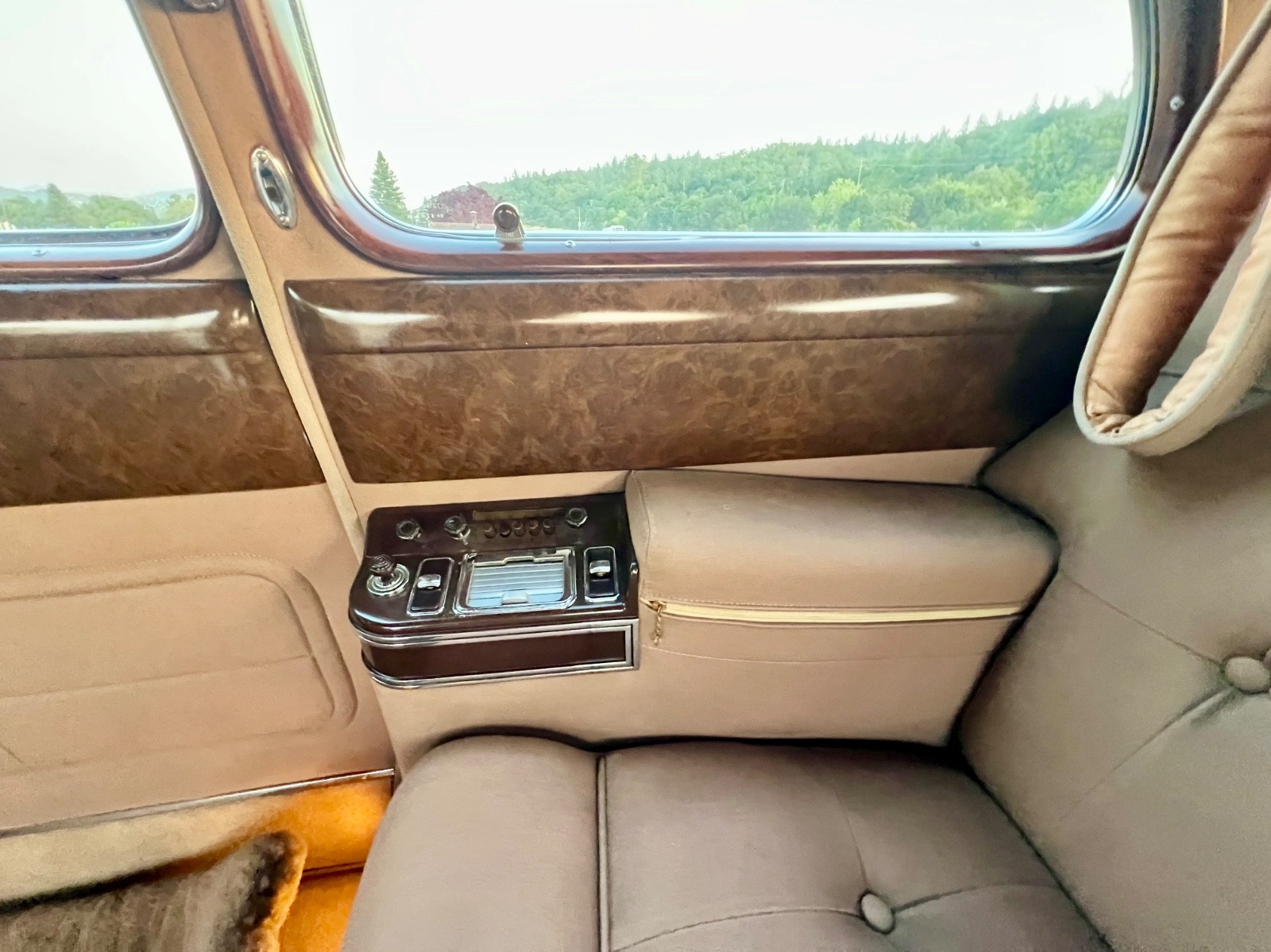Cadillac-SERIES-75-LIMOUSINE-1948-Limousine-22