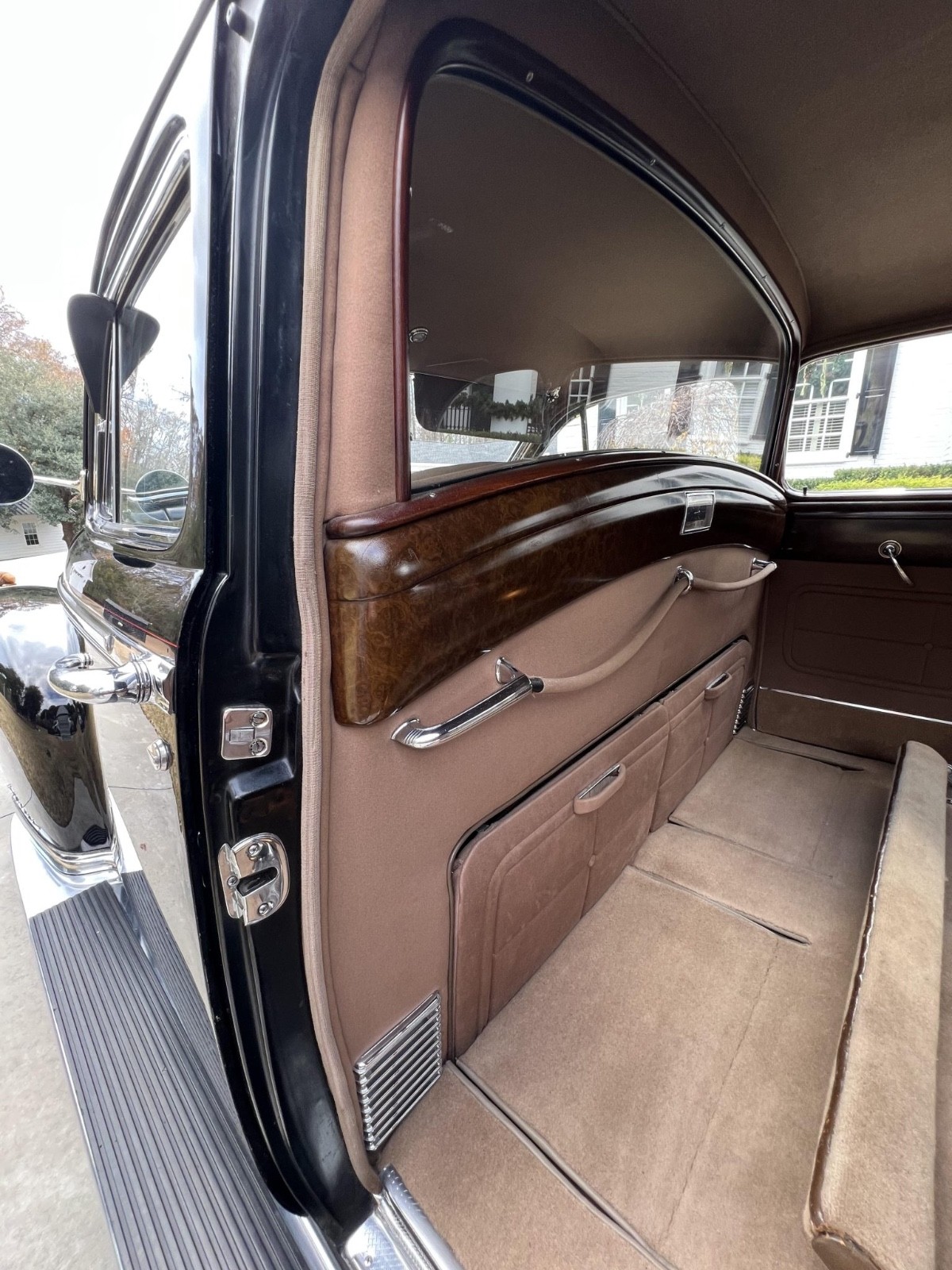 Cadillac-SERIES-75-LIMOUSINE-1948-Limousine-34