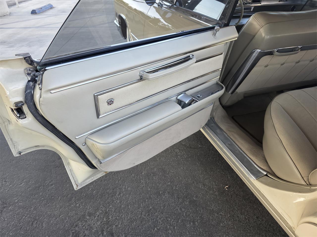 Cadillac-Sedan-deville-1966-Beige-Beige-15
