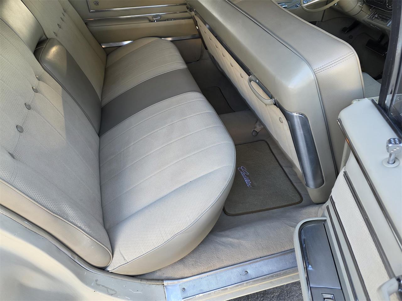 Cadillac-Sedan-deville-1966-Beige-Beige-17