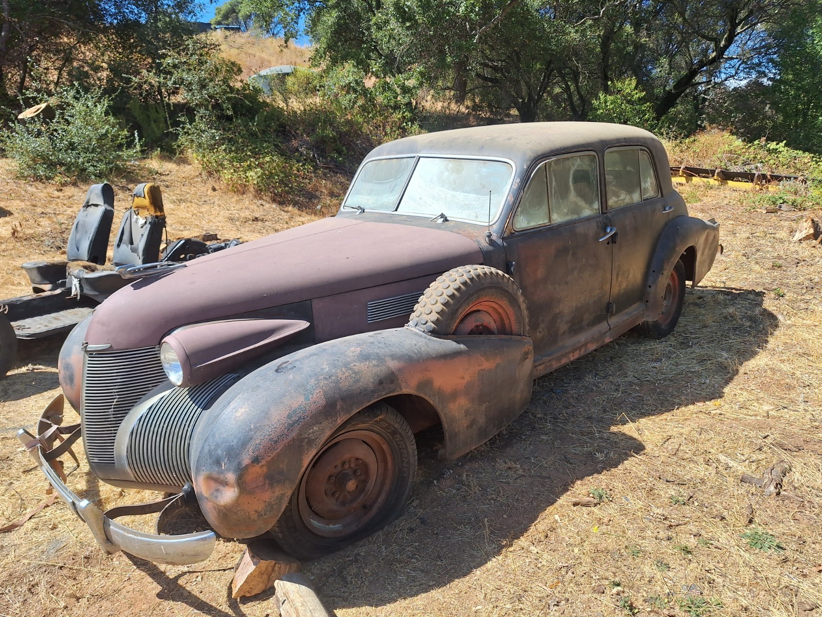 Cadillac-Series-60-Special-Fleetwood-1939-Sedan-2