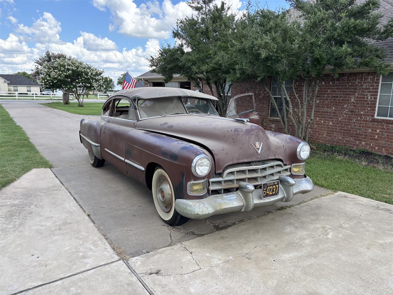 Cadillac-Series-61-1948-Needs-paint-Brown-1