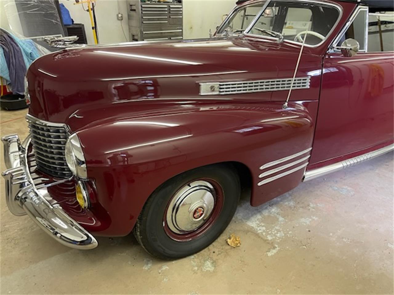 Cadillac-Series-62-1941-valcour-maroon-red-1