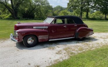 Cadillac-Series-62-1941-valcour-maroon-red-12