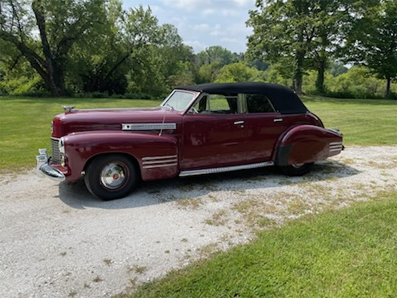 Cadillac-Series-62-1941-valcour-maroon-red-12