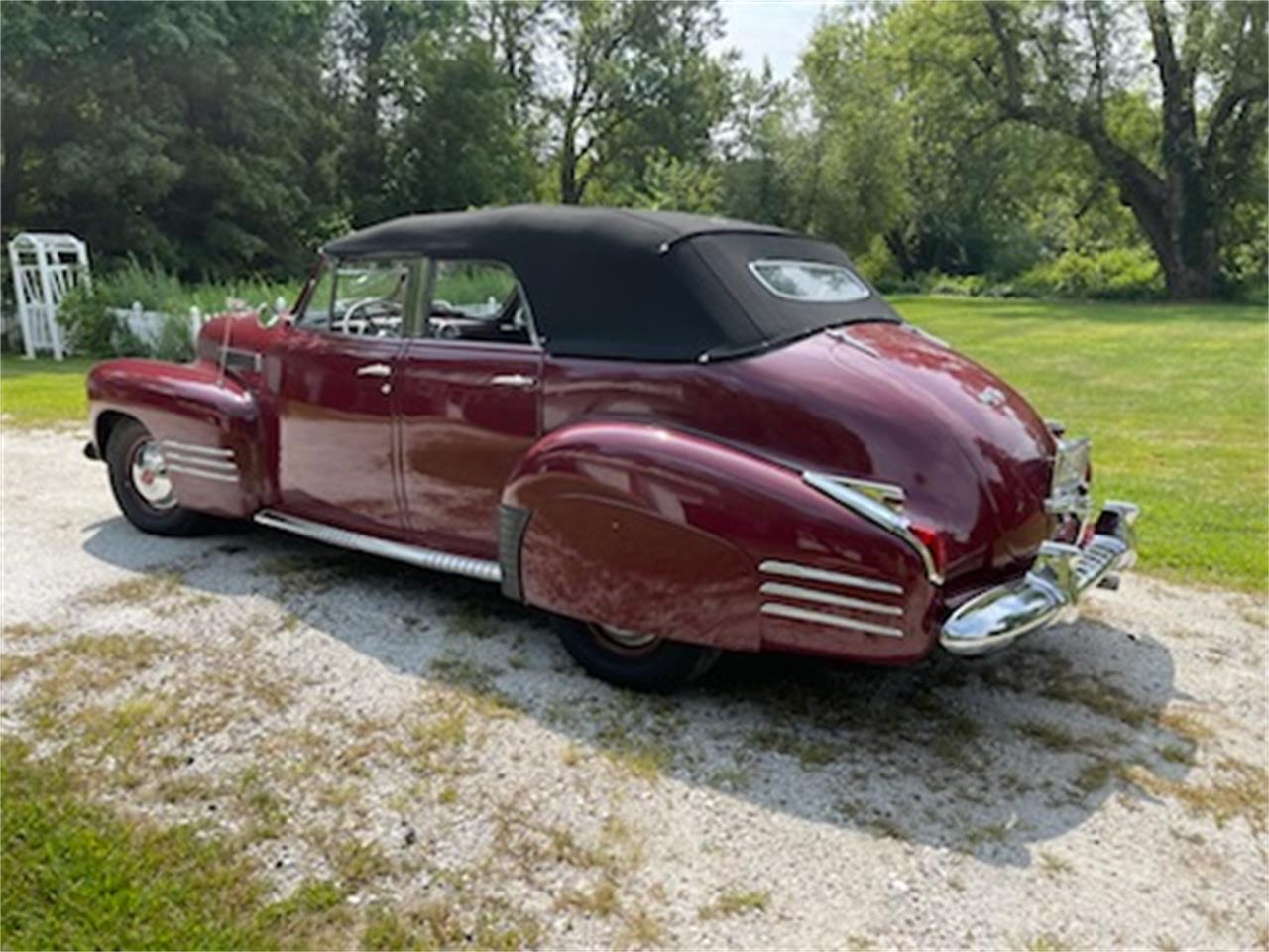 Cadillac-Series-62-1941-valcour-maroon-red-2