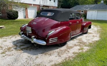 Cadillac-Series-62-1941-valcour-maroon-red-3