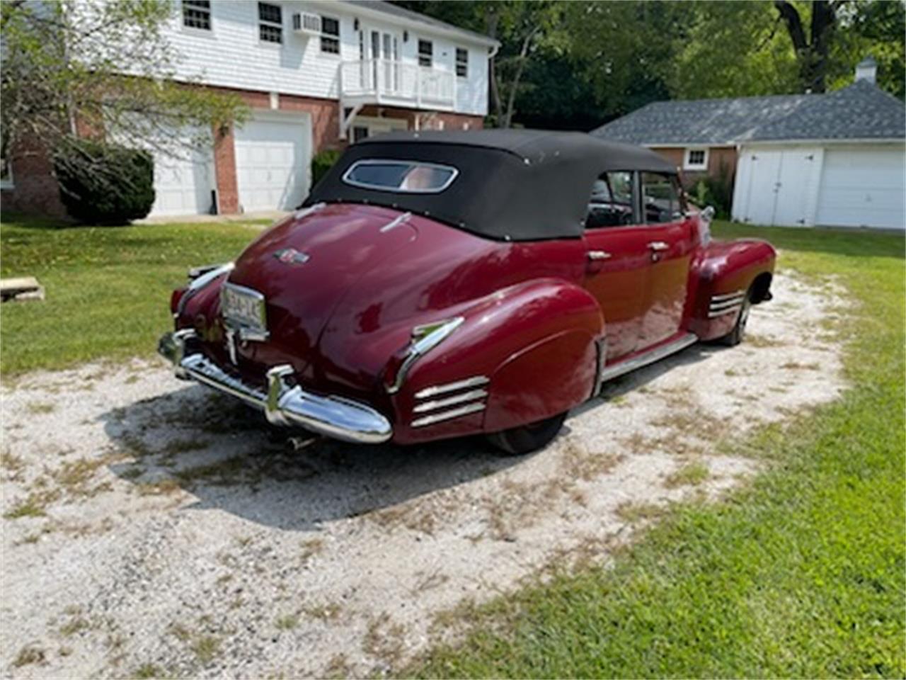 Cadillac-Series-62-1941-valcour-maroon-red-3