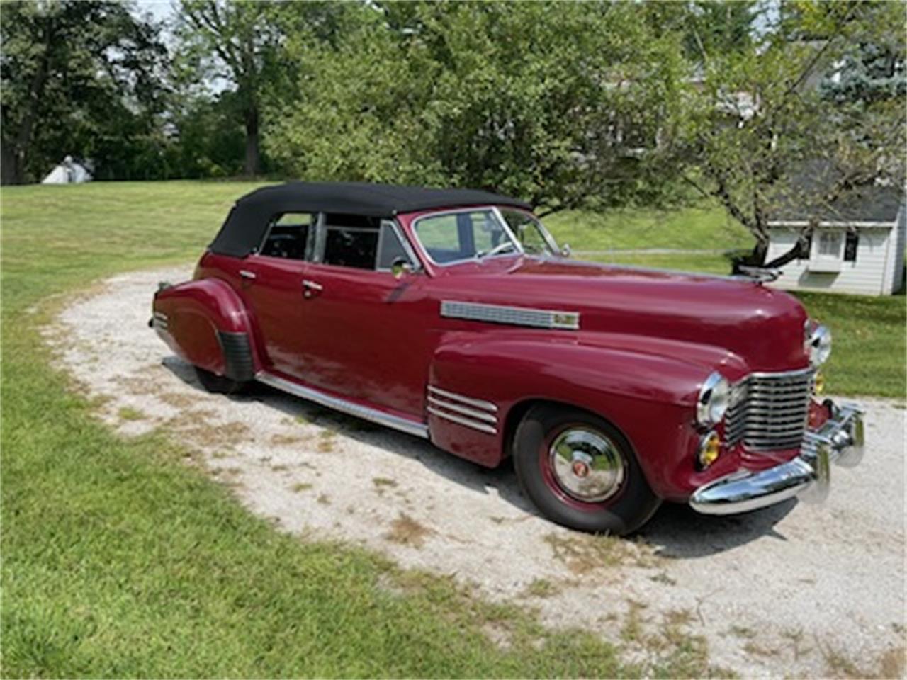 Cadillac-Series-62-1941-valcour-maroon-red-4