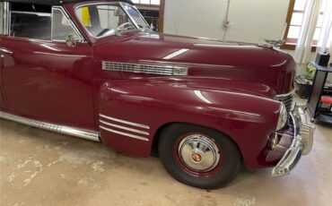 Cadillac-Series-62-1941-valcour-maroon-red-5