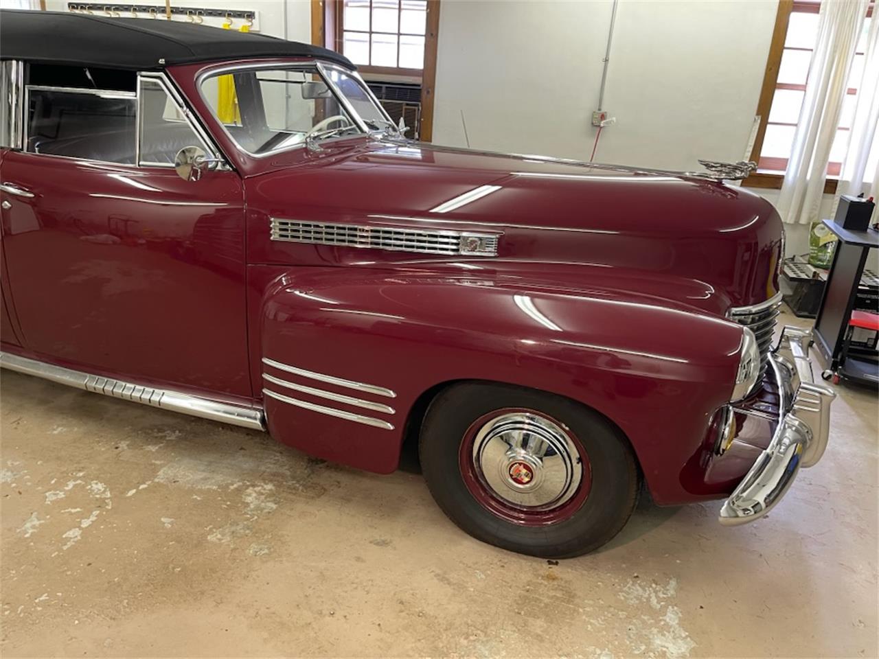 Cadillac-Series-62-1941-valcour-maroon-red-6