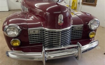Cadillac-Series-62-1941-valcour-maroon-red-7