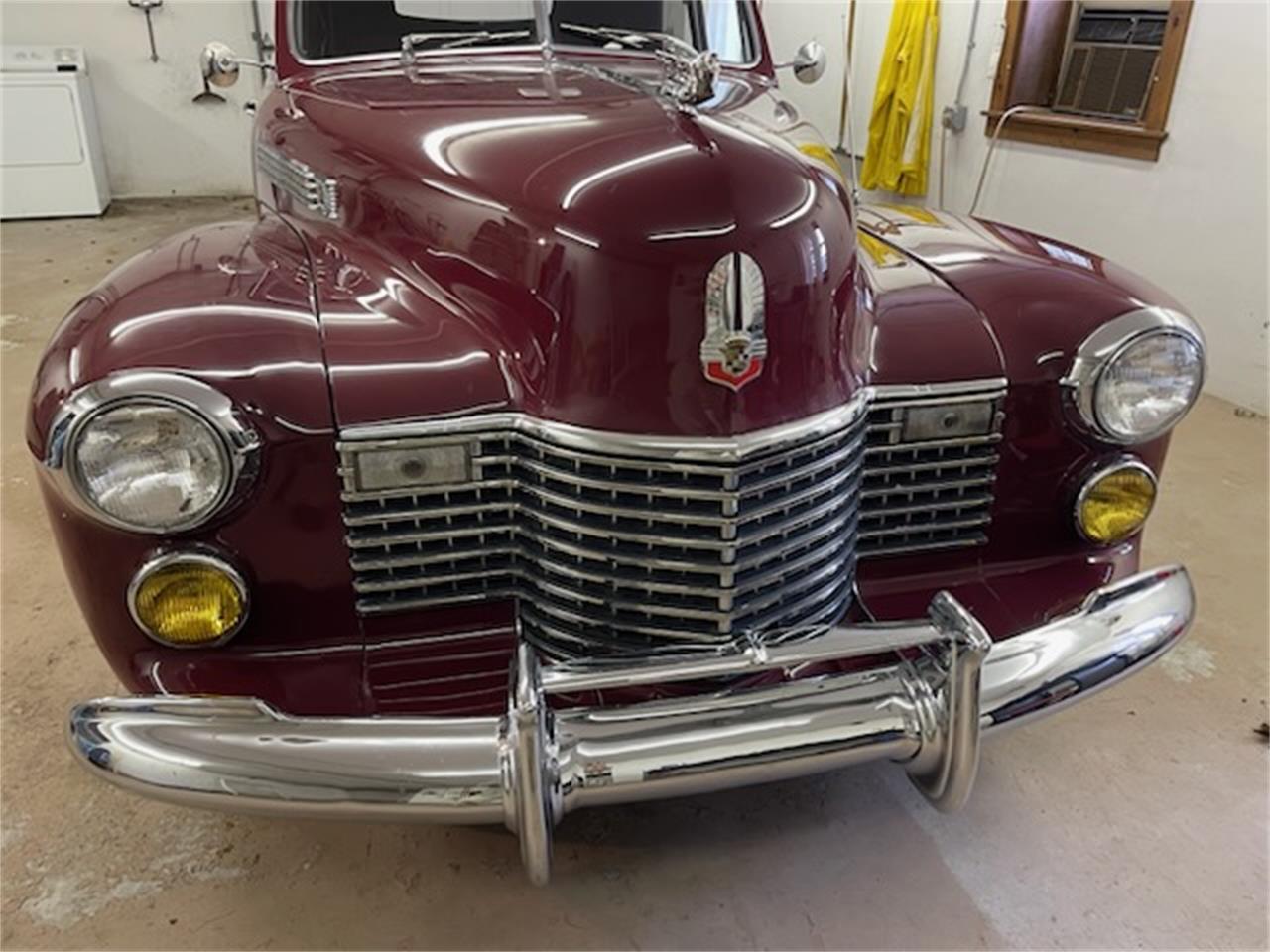 Cadillac-Series-62-1941-valcour-maroon-red-7